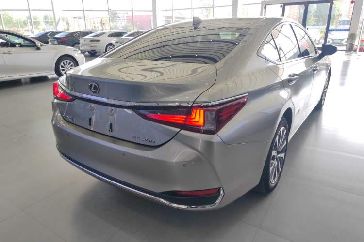 Used Lexus ES 2022 200 Excellence Edition Rear Right 45 Deg