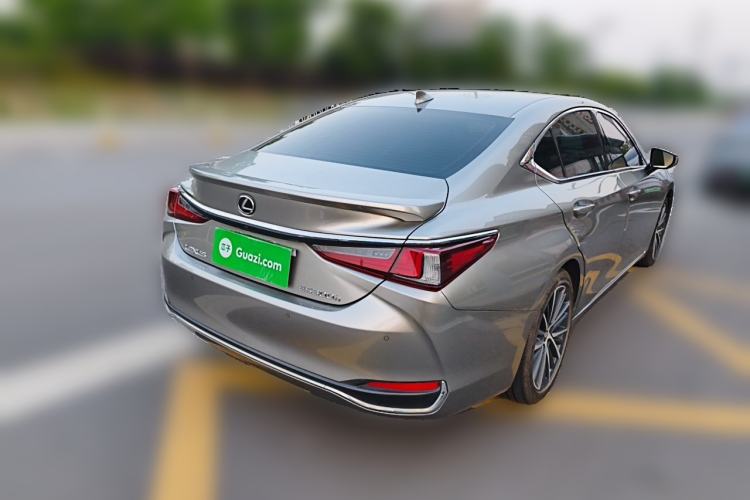Used Lexus ES 2022 300h Deluxe Edition Rear Right 45 Deg