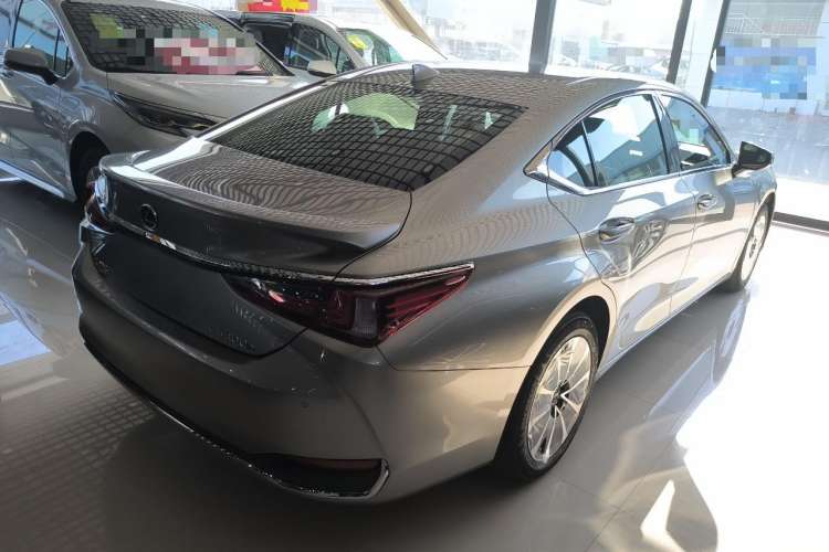 Used Lexus ES 2022 300h Excellence Edition Rear Right 45 Deg