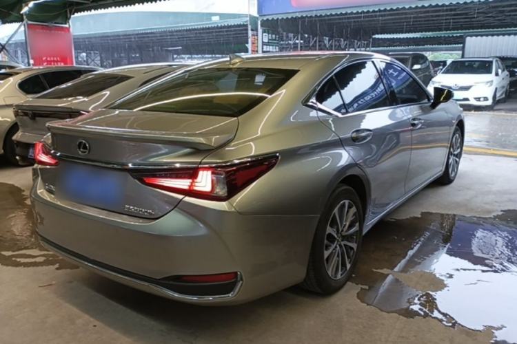 Used Lexus ES 2022 300h Excellence Edition Rear Right 45 Deg