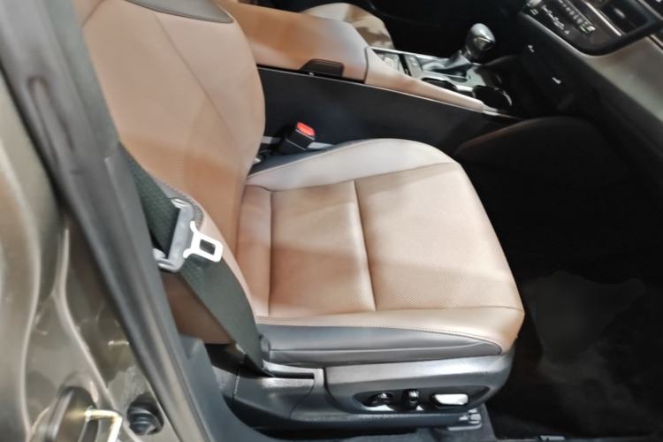 Used Lexus ES 2022 200 Excellence Edition Right Front Seat