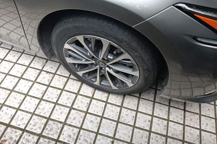 Used Lexus ES 2022 200 Excellence Edition Right Front Wheel Hub