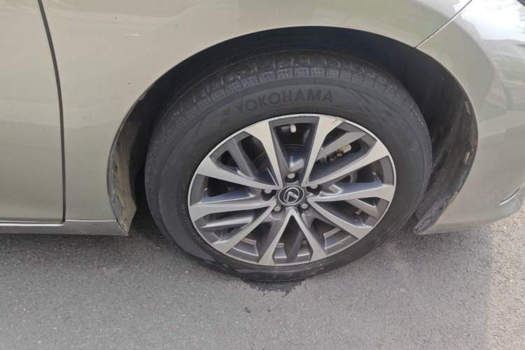 Used Lexus ES 2022 200 Excellence Edition Right Front Wheel Hub