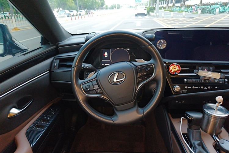 Used Lexus ES 2022 300h Deluxe Edition Steering Wheel