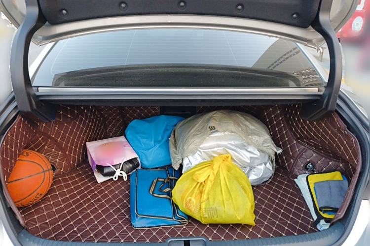 Used Lexus ES 2022 300h Deluxe Edition Trunk