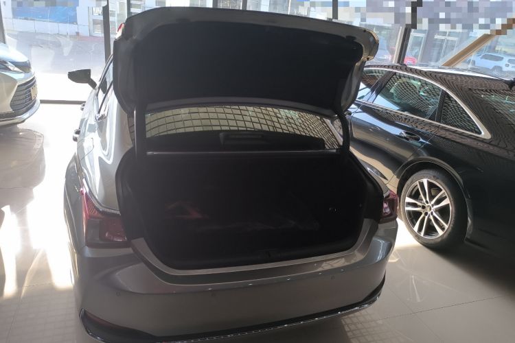 Used Lexus ES 2022 300h Excellence Edition Trunk