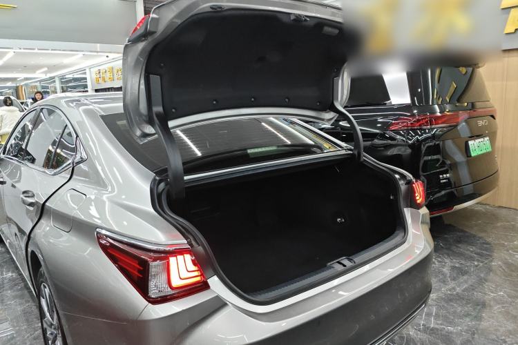 Used Lexus ES 2022 200 Excellence Edition Trunk