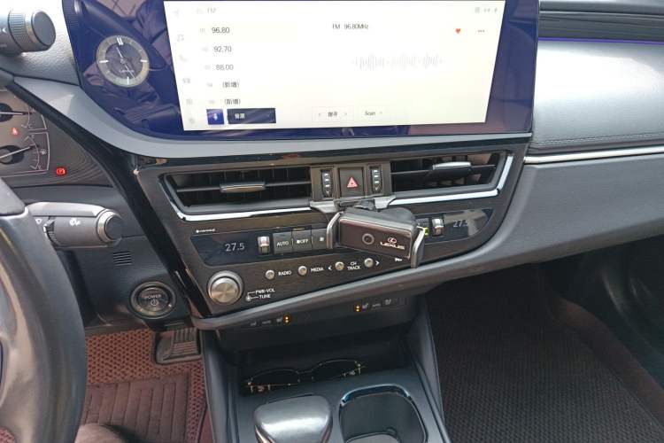 Used Lexus ES 2022 300h Deluxe Edition Audio And AC Panel