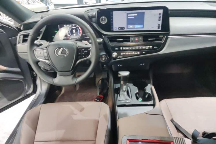 Used Lexus ES 2022 300h Excellence Edition Audio And AC Panel
