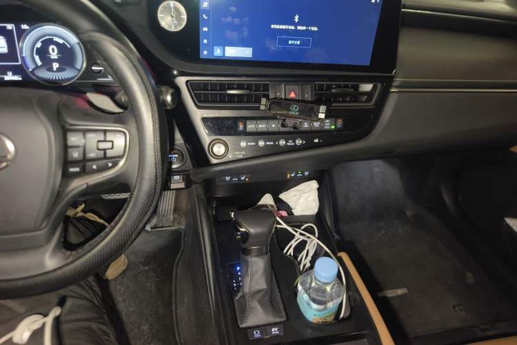 Used Lexus ES 2022 300h Deluxe Edition Audio And AC Panel