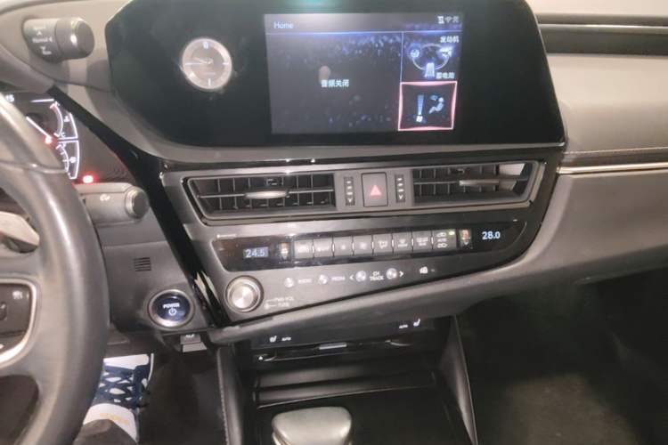 Used Lexus ES 2022 300h Excellence Edition Audio And AC Panel