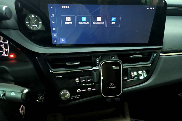 Used Lexus ES 2022 300h Excellence Edition Audio And AC Panel