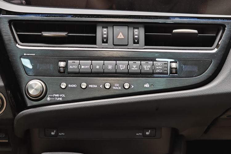 Used Lexus ES 2022 300h Excellence Edition Audio And AC Panel