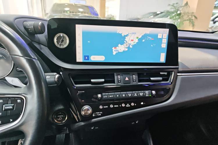 Used Lexus ES 2022 300h Excellence Edition Audio And AC Panel