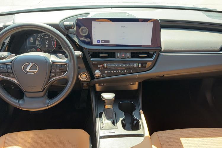Used Lexus ES 2022 200 Excellence Edition Center Console