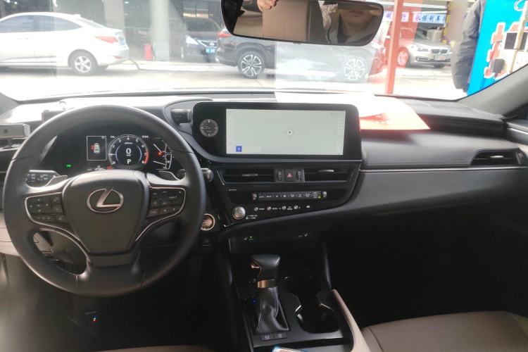 Used Lexus ES 2022 260 Excellence Edition Center Console