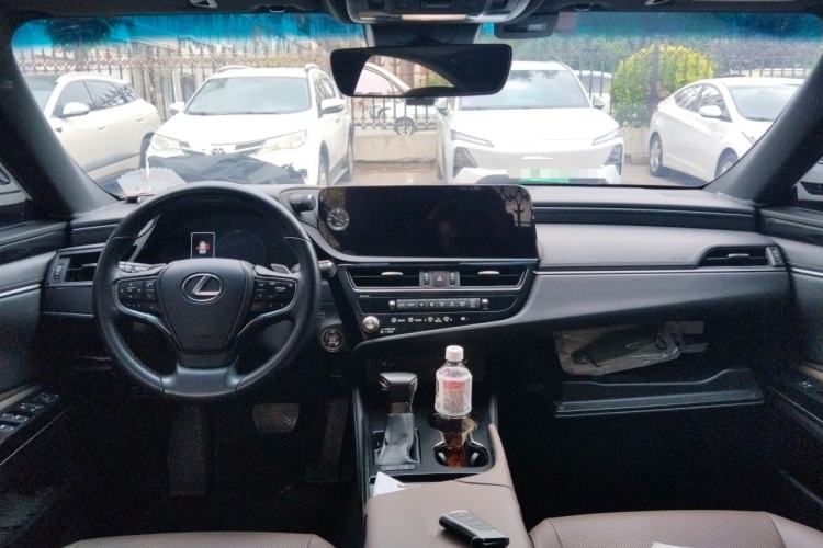 Used Lexus ES 2022 260 Excellence Edition Center Console