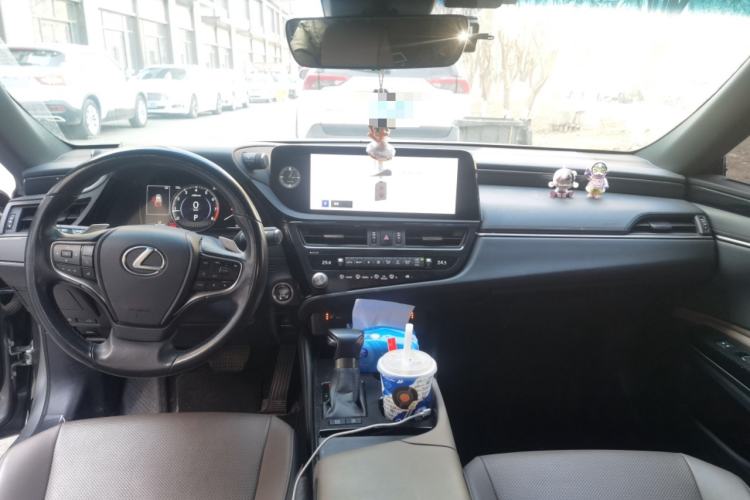 Used Lexus ES 2022 200 Excellence Edition Center Console