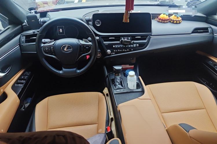 Used Lexus ES 2022 300h Excellence Edition Center Console