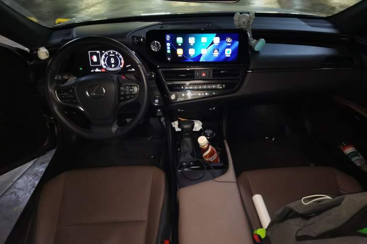 Used Lexus ES 2022 200 Excellence Edition Center Console