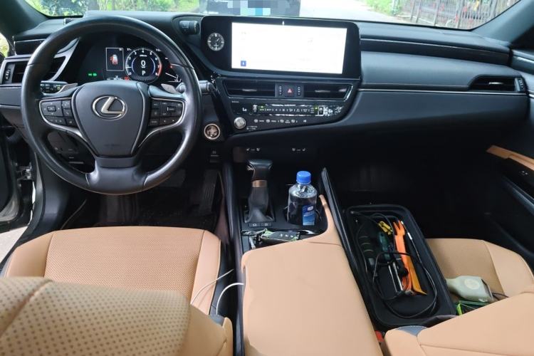 Used Lexus ES 2022 200 Excellence Edition Center Console