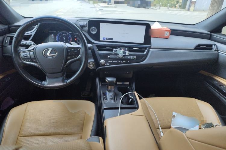 Used Lexus ES 2022 200 Excellence Edition Center Console