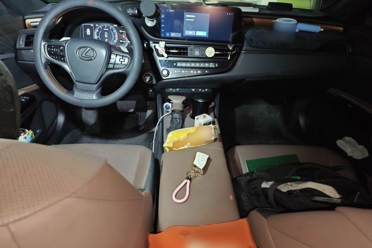 Used Lexus ES 2022 200 Luxury Edition Center Console