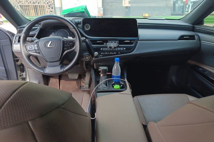 Used Lexus ES 2022 200 Excellence Edition Center Console