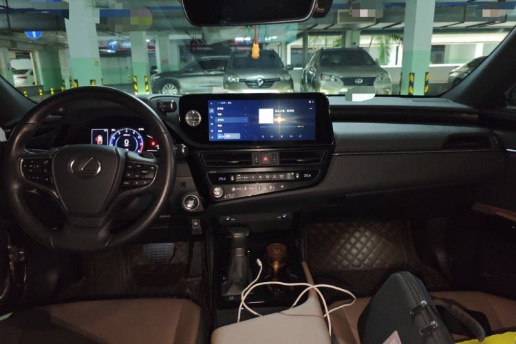 Used Lexus ES 2022 200 Excellence Edition Center Console