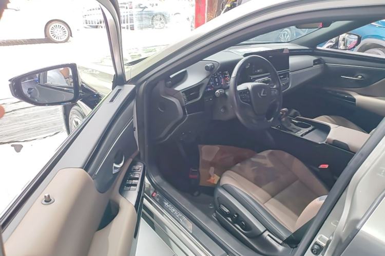 Used Lexus ES 2022 200 Excellence Edition Driver Seat