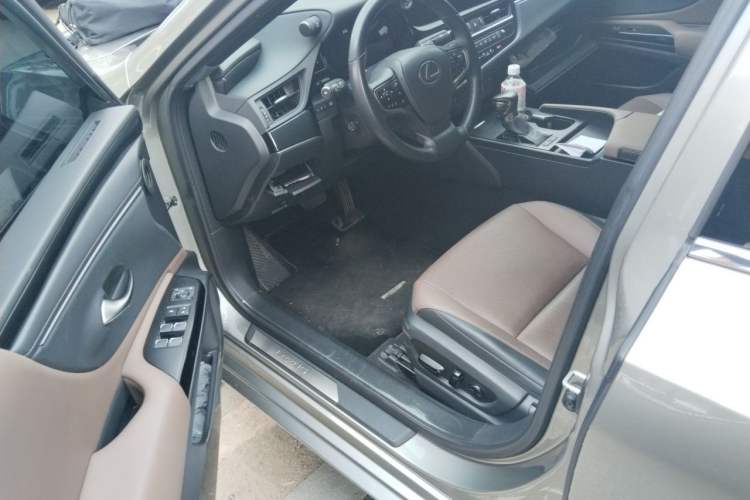 Used Lexus ES 2022 260 Excellence Edition Driver Seat