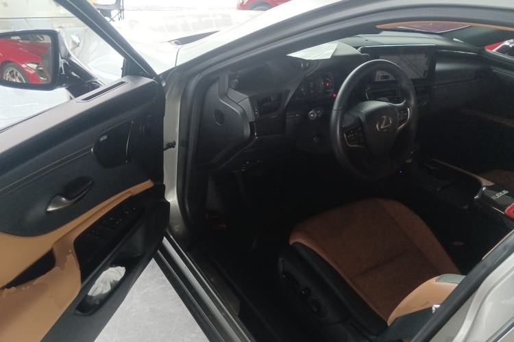 Used Lexus ES 2022 200 Excellence Edition Driver Seat