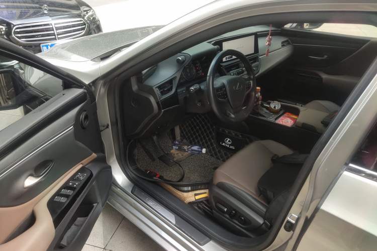 Used Lexus ES 2022 200 Excellence Edition Driver Seat