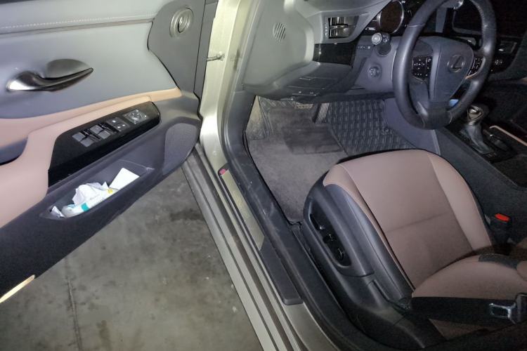 Used Lexus ES 2022 200 Excellence Edition Driver Seat