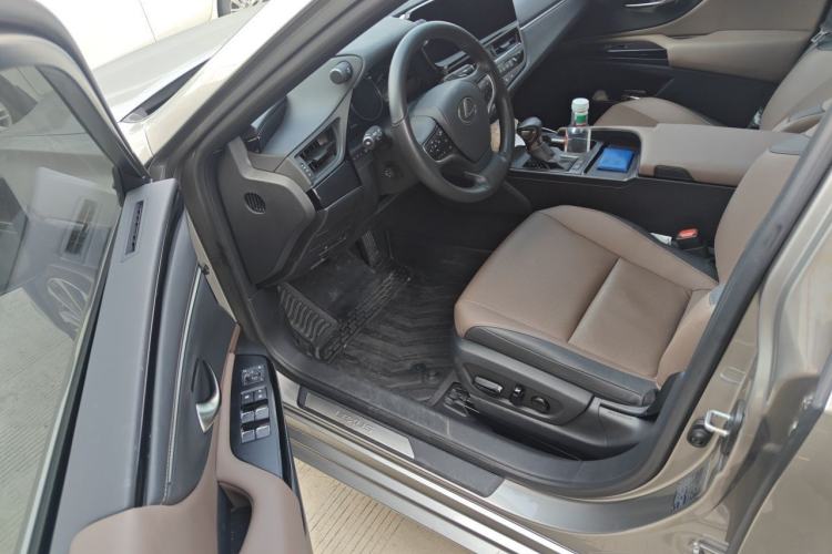 Used Lexus ES 2022 200 Excellence Edition Driver Seat