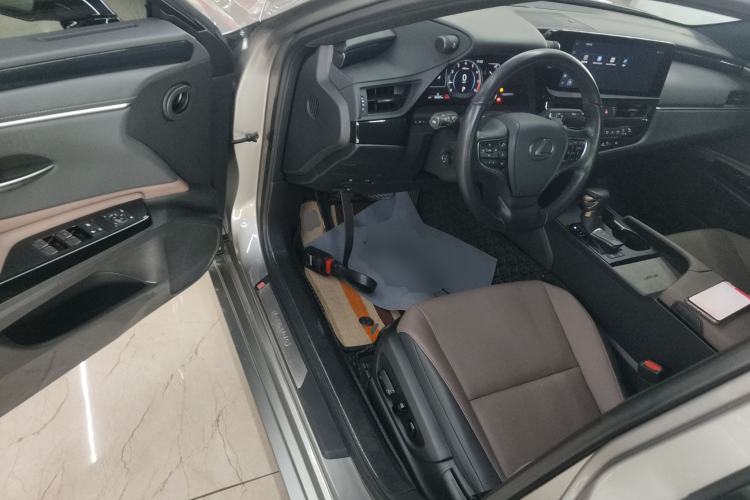 Used Lexus ES 2022 200 Excellence Edition Driver Seat