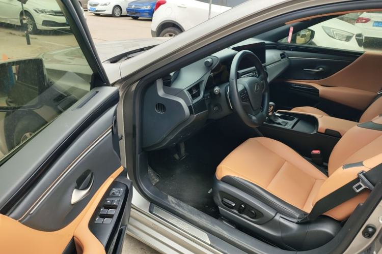 Used Lexus ES 2022 200 Excellence Edition Driver Seat