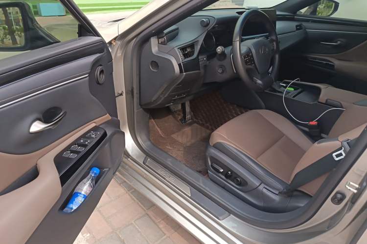 Used Lexus ES 2022 200 Excellence Edition Driver Seat