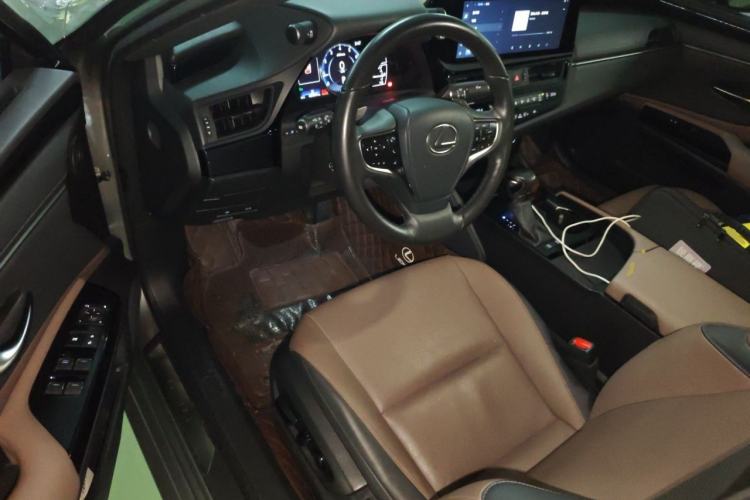 Used Lexus ES 2022 200 Excellence Edition Driver Seat