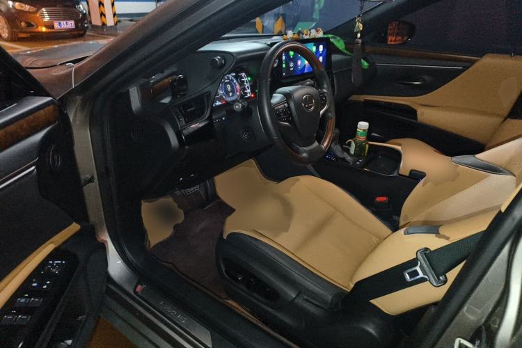 Used Lexus ES 2022 200 Luxury Edition Driver Seat