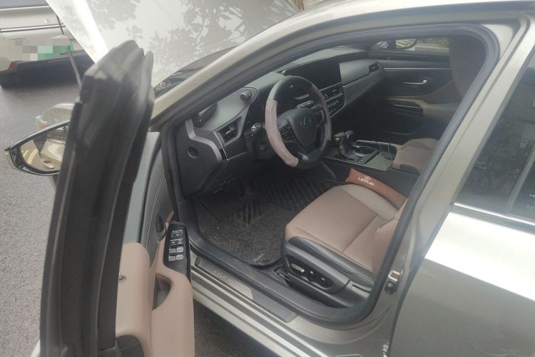 Used Lexus ES 2022 260 Excellence Edition Driver Seat