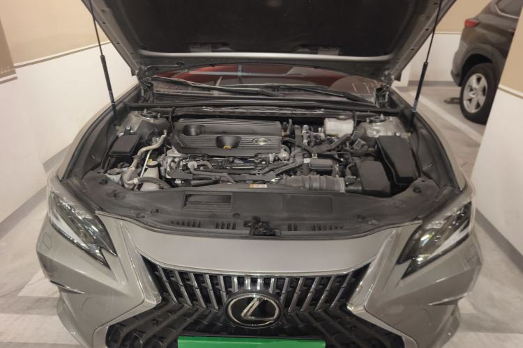 Used Lexus ES 2022 300h Deluxe Edition Engine Bay