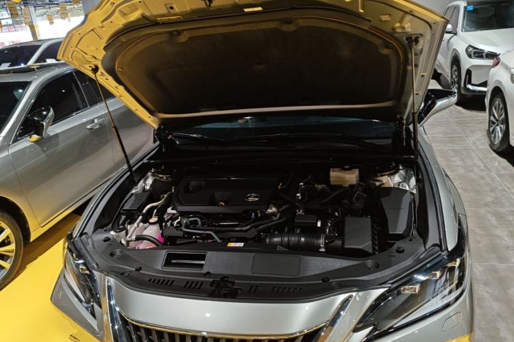 Used Lexus ES 2022 300h Deluxe Edition Engine Bay