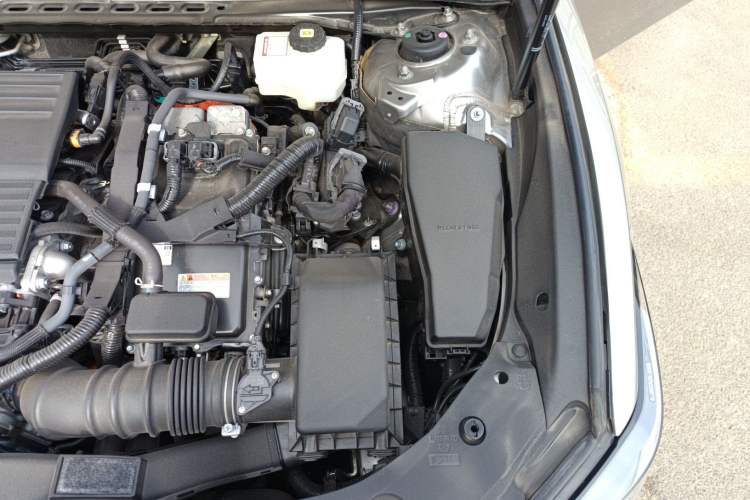 Used Lexus ES 2022 300h Deluxe Edition Engine Bay Left