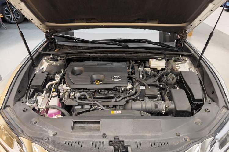 Used Lexus ES 2022 300h Excellence Edition Engine Bay
