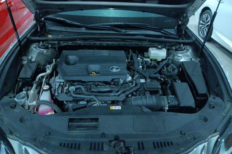 Used Lexus ES 2022 300h Excellence Edition Engine Bay