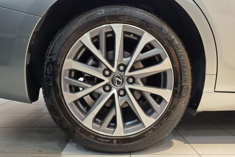 Used Lexus ES 2022 300h Excellence Edition Exterior 1