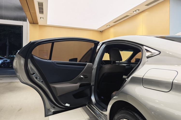 Used Lexus ES 2022 300h Excellence Edition Exterior 12