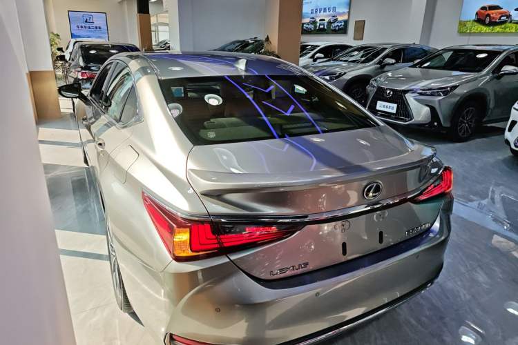 Used Lexus ES 2022 300h Excellence Edition Exterior 2