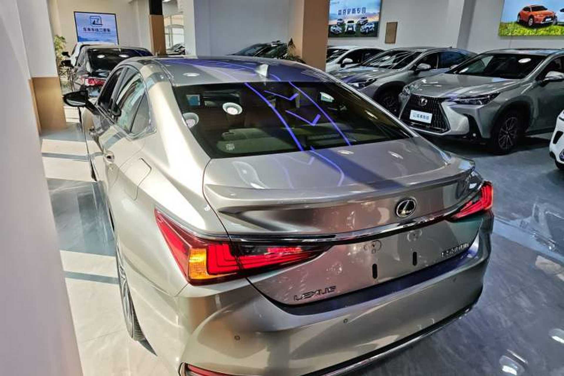 Used Lexus ES 2022 300h Excellence Edition Exterior 2